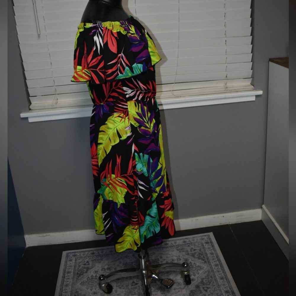 Tropical Off-Shoulder Dress - Picture 2 of 4